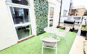 One Bedroom Apartment With A Terrace In Angel