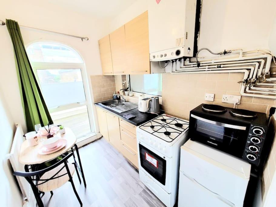 One Bedroom Apartment With A Terrace In Angel Londres Extérieur photo